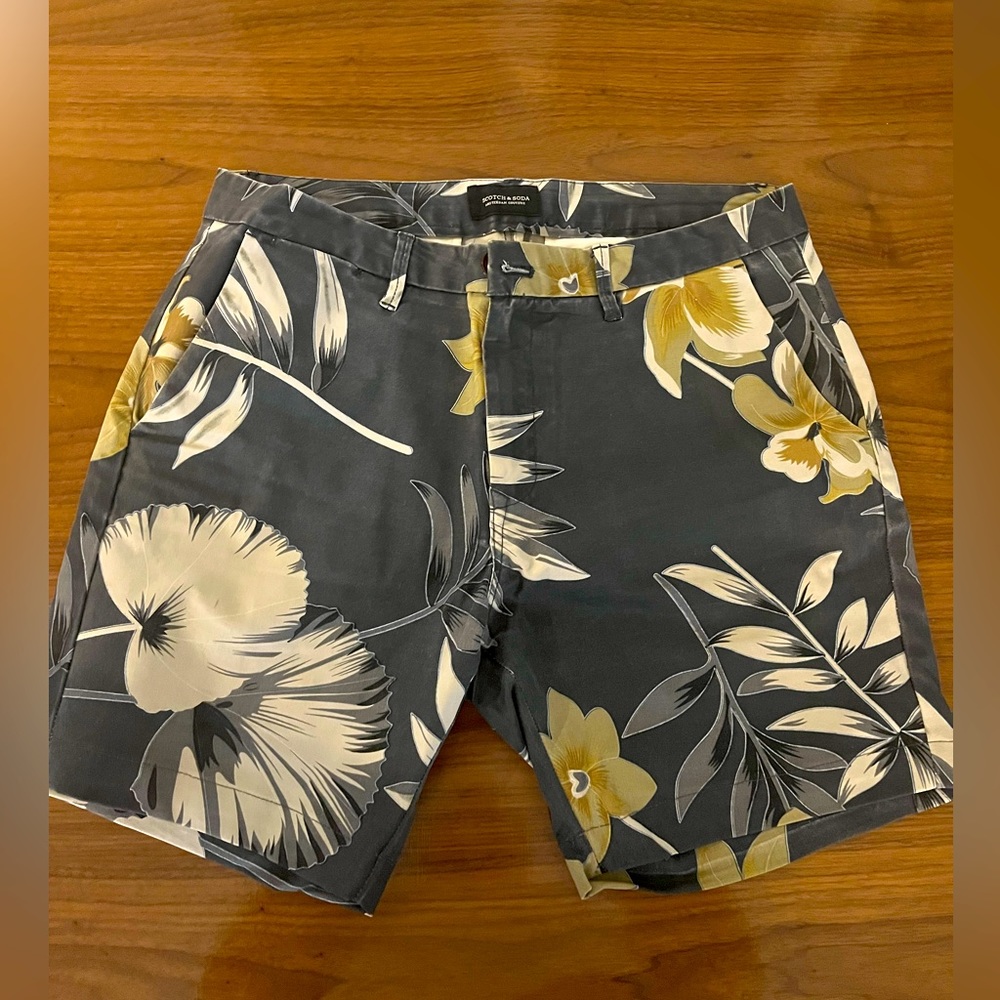 Men’s Pattern Scotch & Soda Shorts. Size 31.